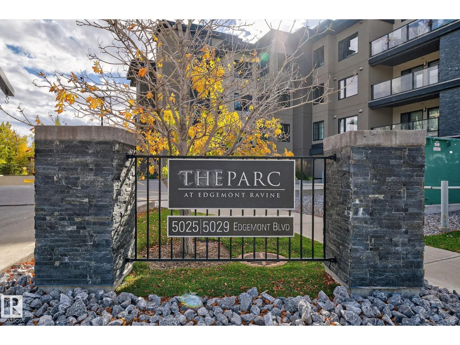 Apartment for rent: #102 5029 Edgemont Bv Nw, Edmonton, Alberta T6M 0S8