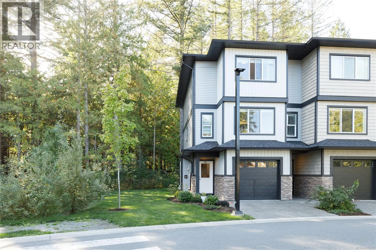 Row / Townhouse for rent: 102 600 Ninth St, Nanaimo, British Columbia V9R 0L4