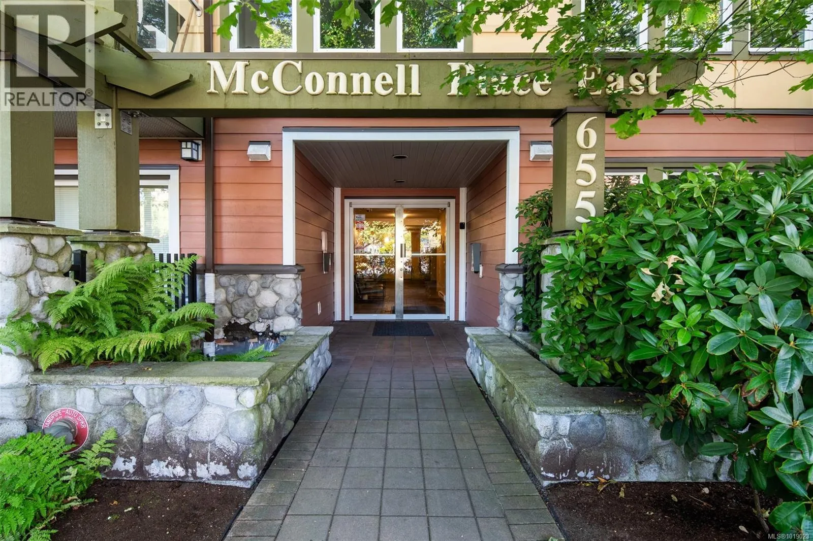 Apartment for rent: 102 655 Goldstream Ave, Langford, British Columbia V9B 0G2