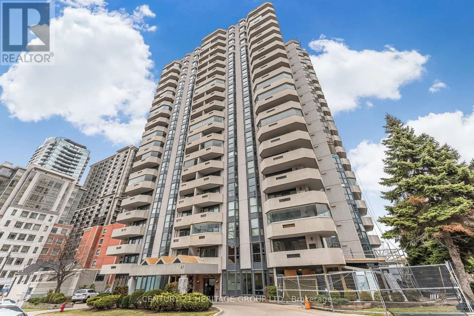 Apartment for rent: 102 - 67 Caroline Street S, Hamilton, Ontario L8P 3K6