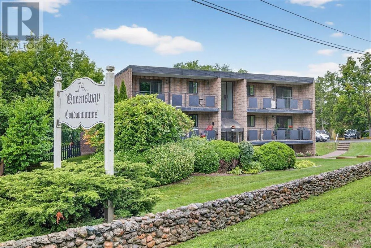 Apartment for rent: 102 - 74 The Queensway S, Georgina, Ontario L4P 1Z3