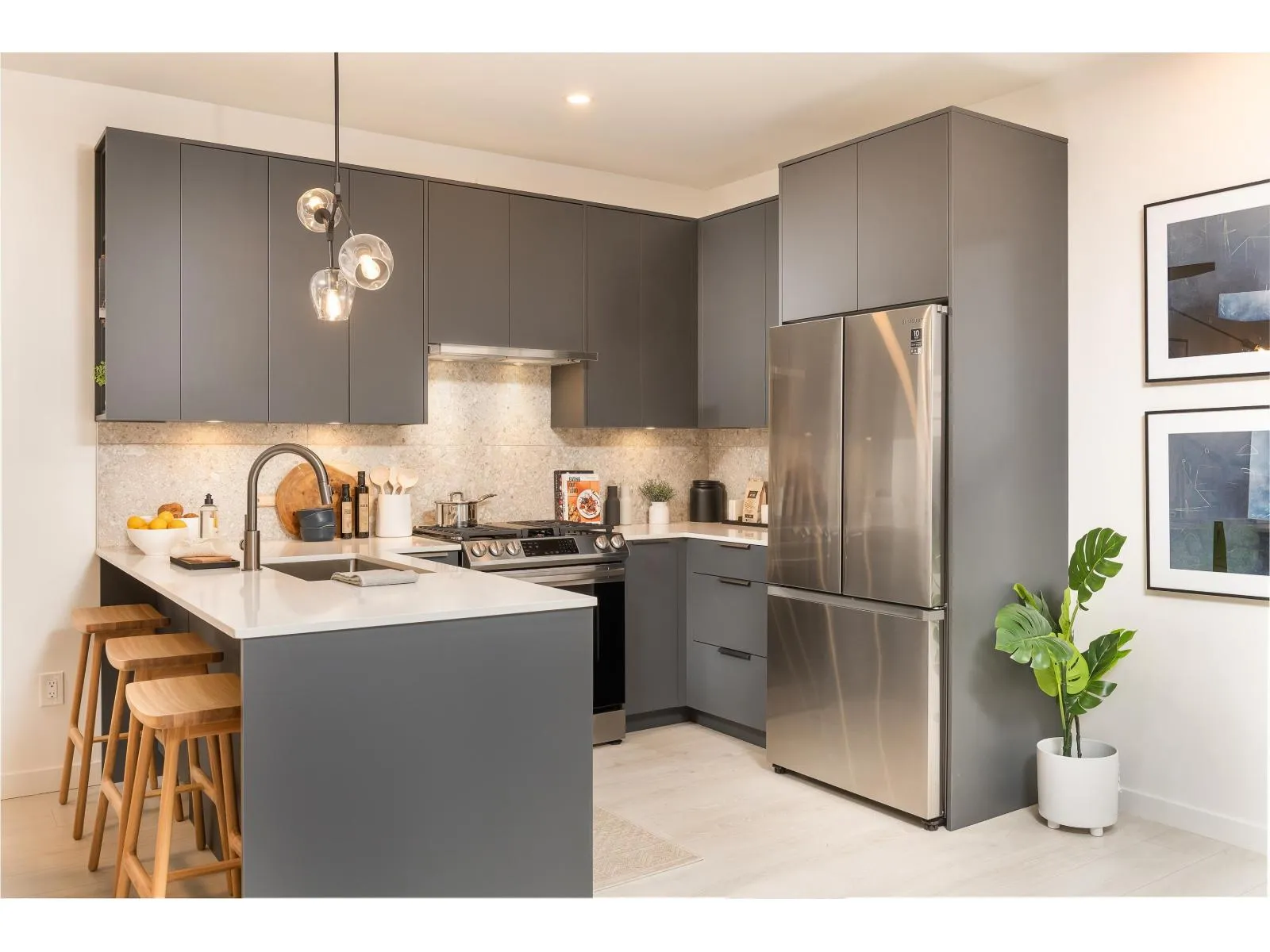 Apartment for rent: 102 7936 206 Street, Langley, British Columbia V2Y 3X8