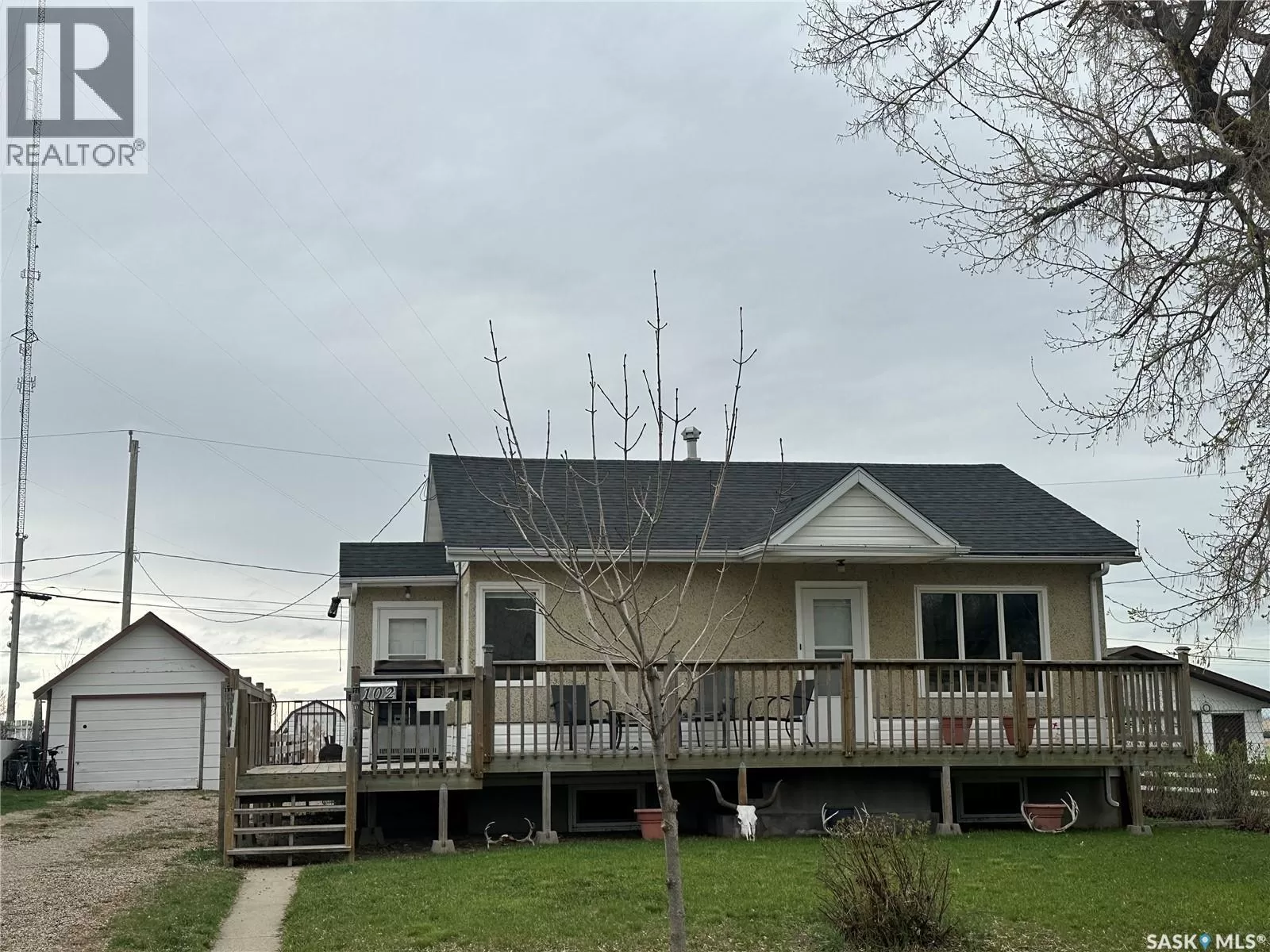 House for rent: 102 9th Avenue Se, Weyburn, Saskatchewan S4H 1Z7