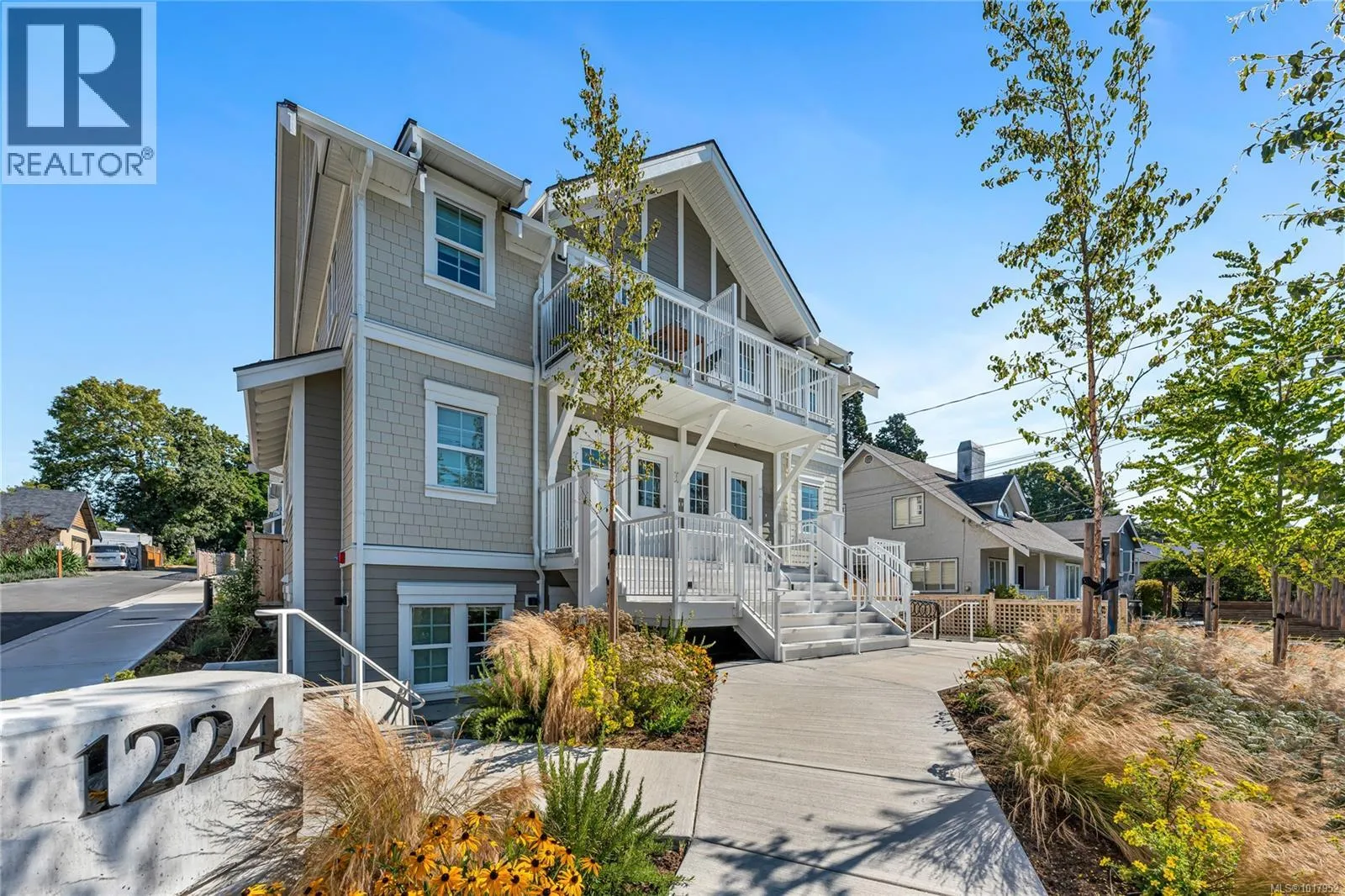 Apartment for rent: 102 A 1224 Richardson St, Victoria, British Columbia V8V 3E1