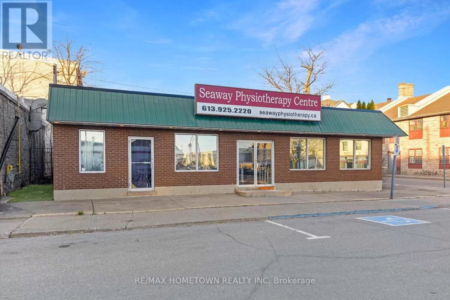 Offices for rent: 102 Centre Street, Prescott, Ontario K0E 1T0