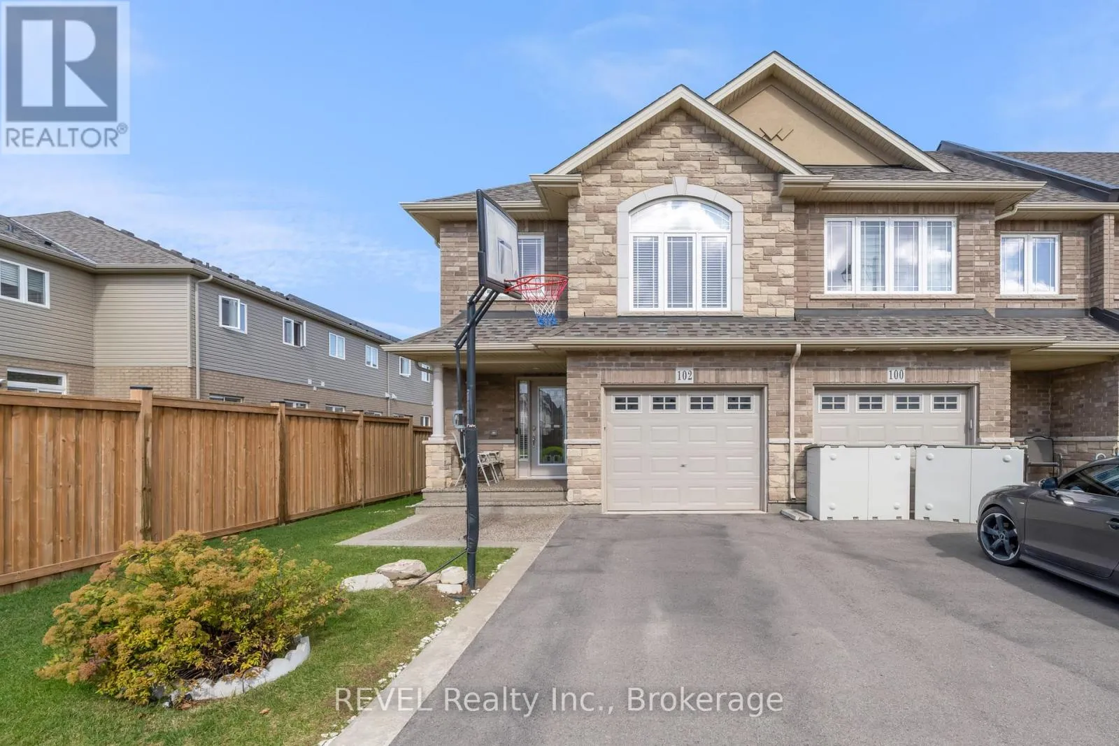 Row / Townhouse for rent: 102 Cittadella Boulevard, Hamilton, Ontario L8J 3H5