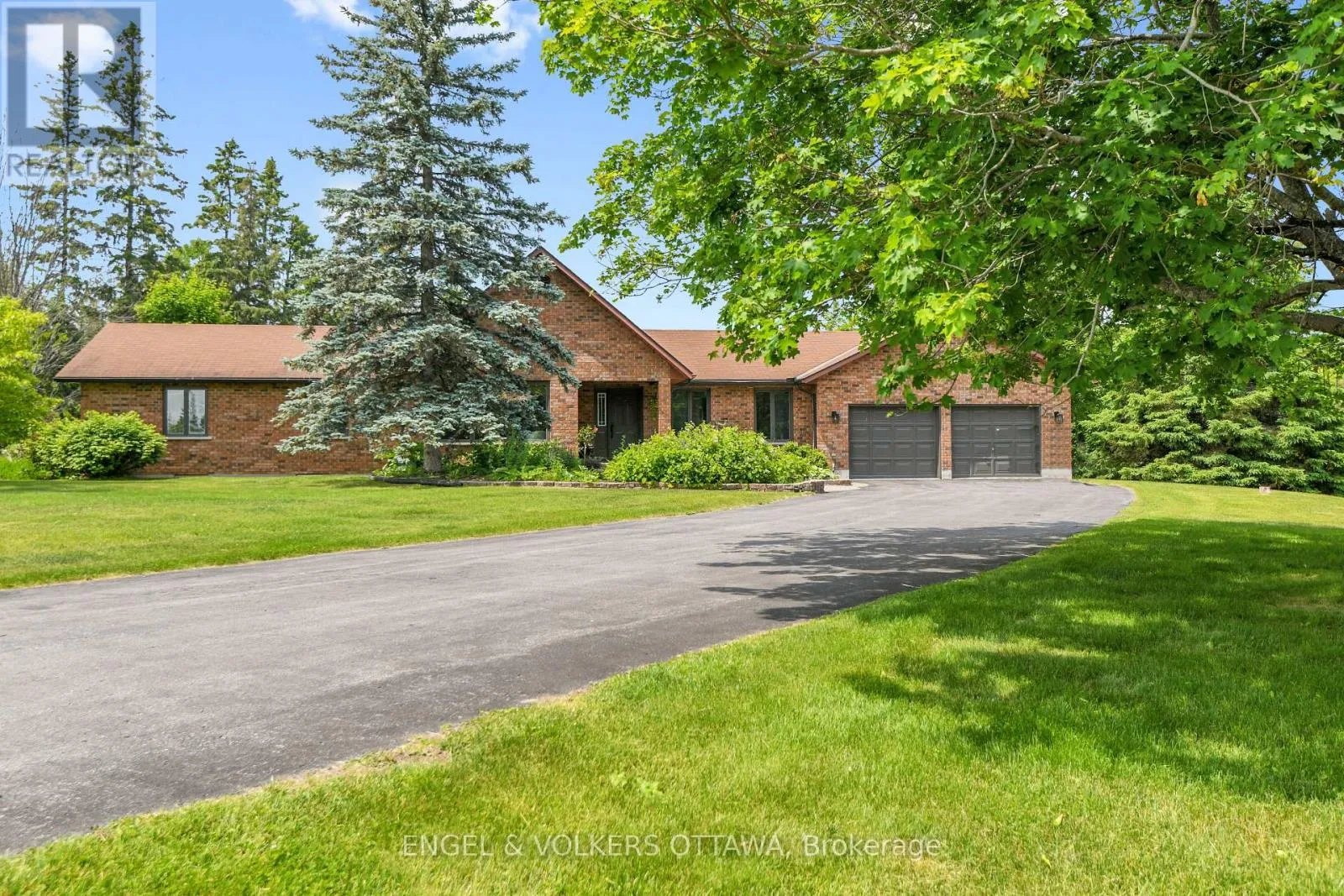 House for rent: 102 Delaney Drive, Ottawa, Ontario K0A 1L0