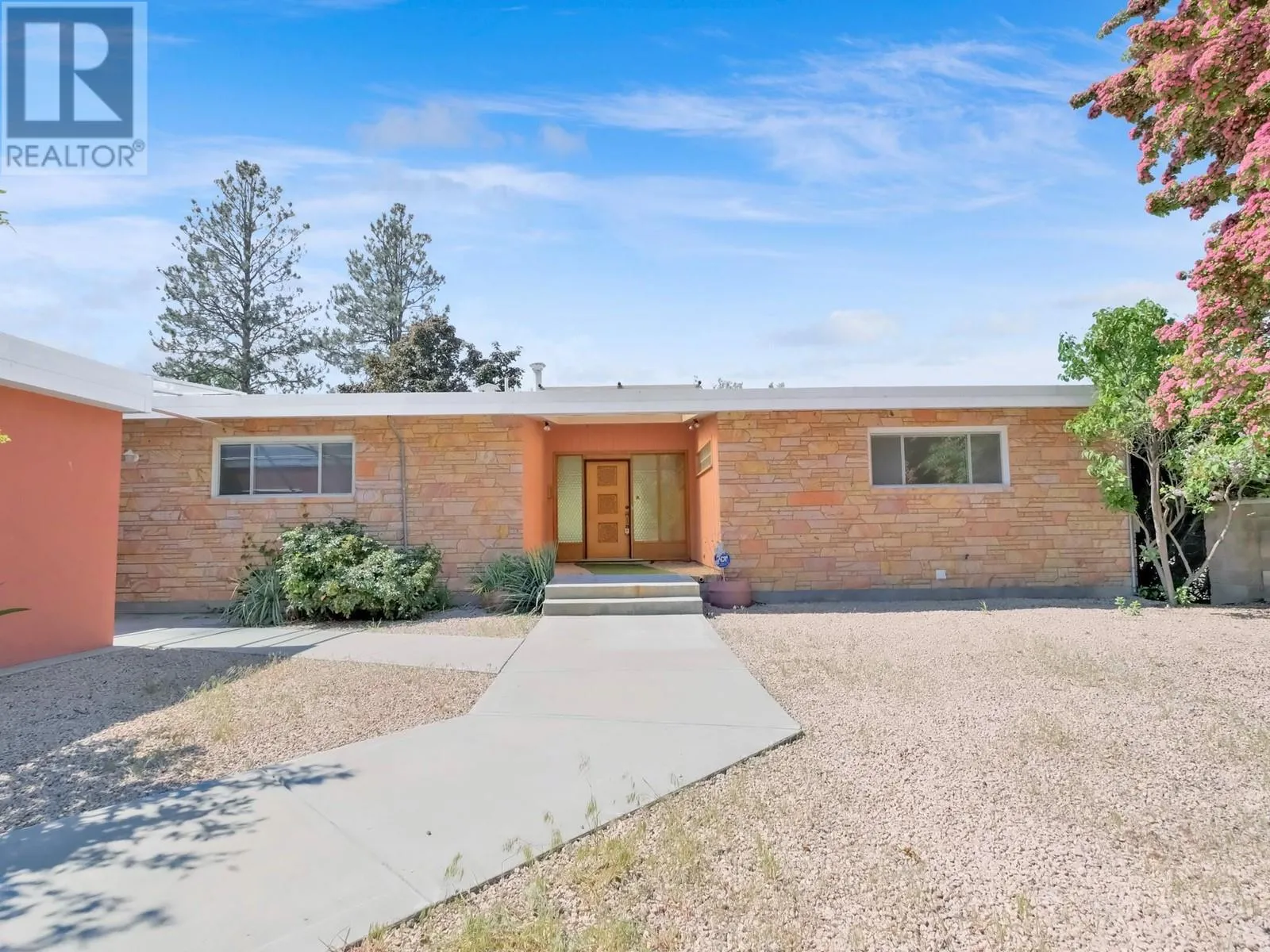 House for rent: 102 Derenzy Place, Penticton, British Columbia V2A 8W7