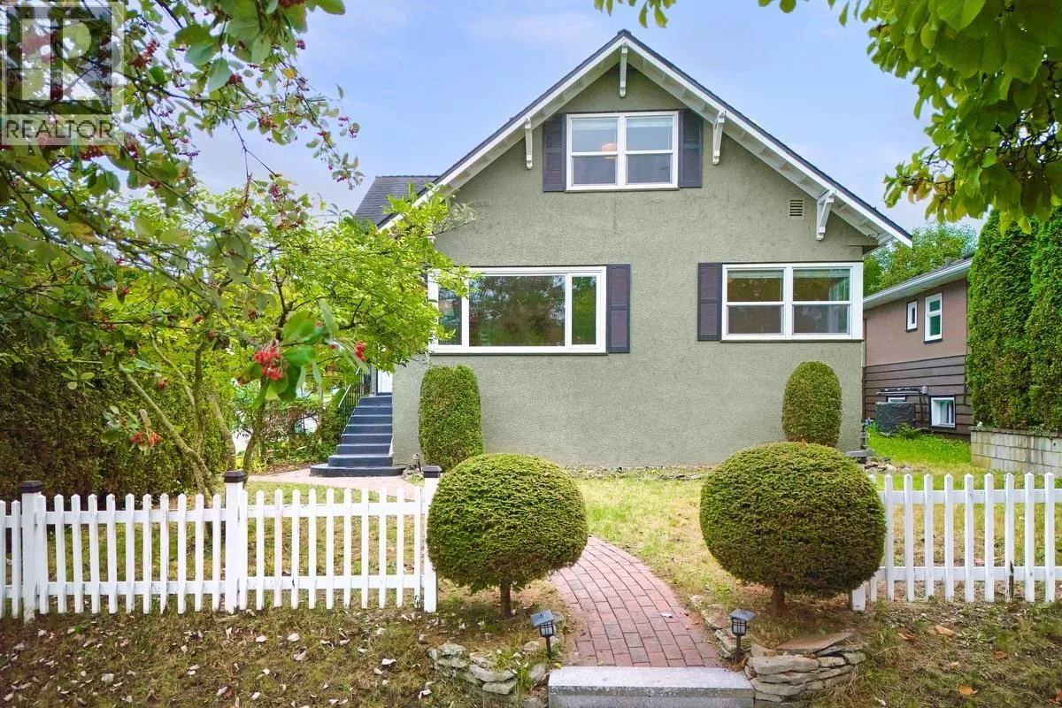 House for rent: 102 Durham Street, New Westminster, British Columbia V3L 1X1