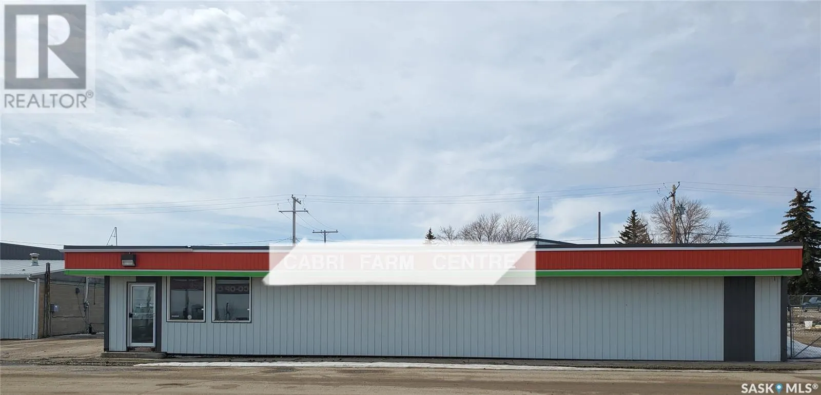 Warehouse for rent: 102 Railway Avenue N, Cabri, Saskatchewan S0N 0J0