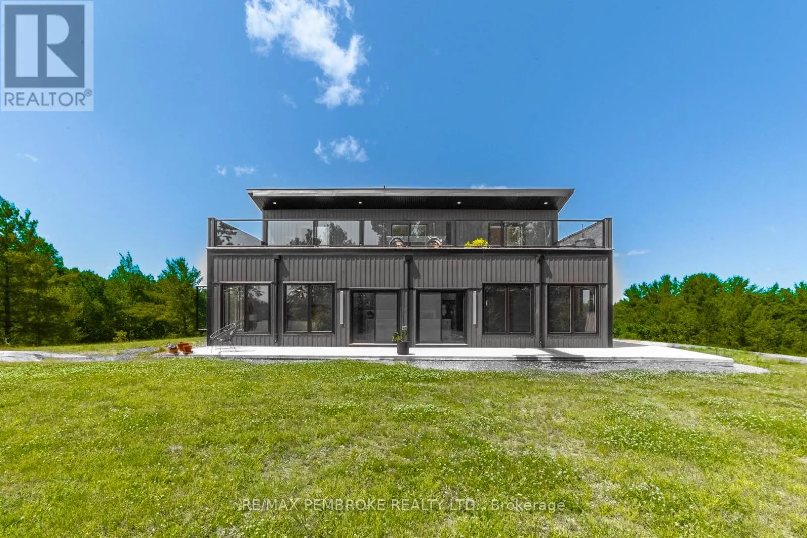 House for rent: 102 Rantz Road, Petawawa, Ontario K8H 2W8