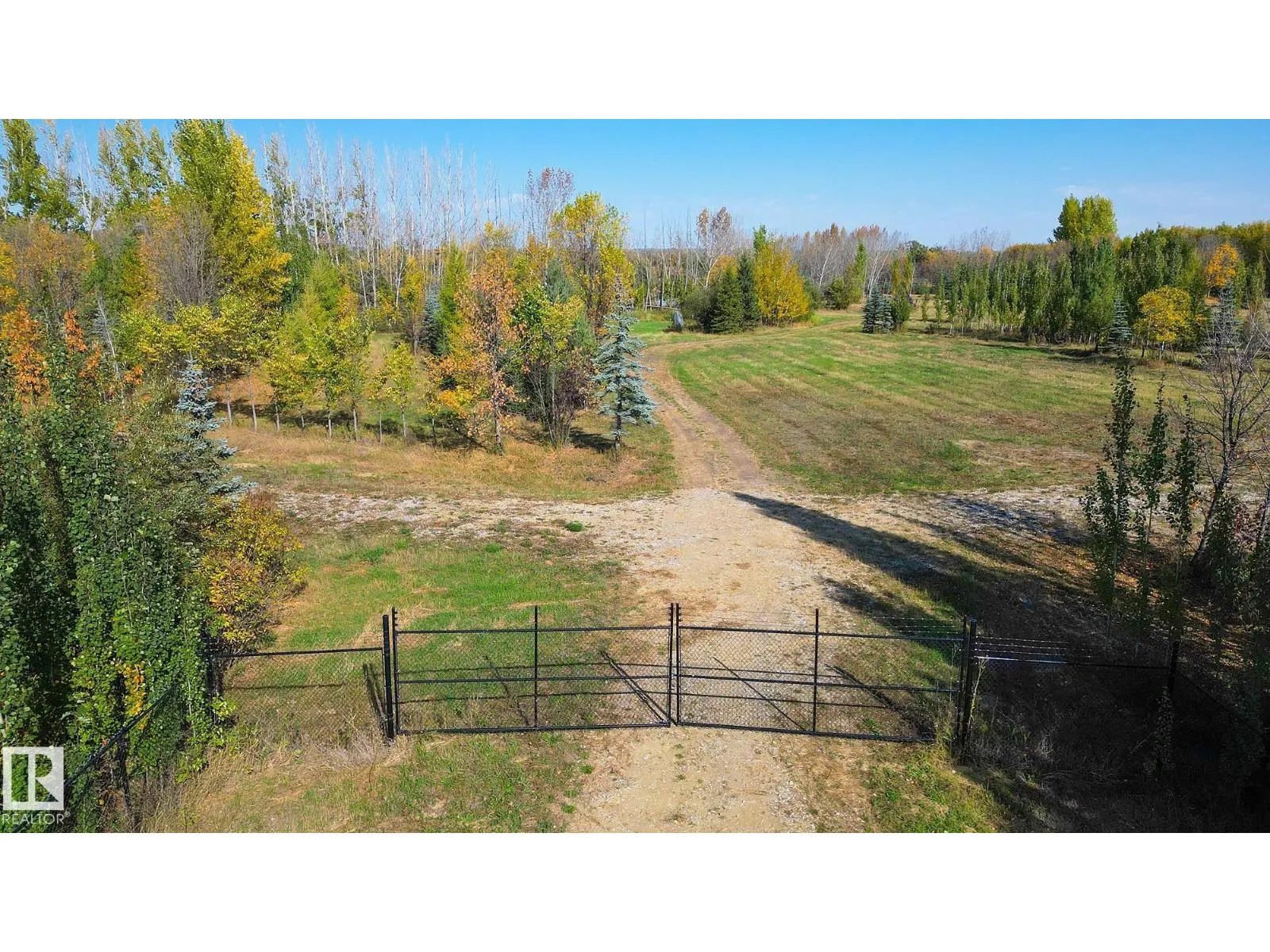 No Building for rent: 1020 Highway 16, Rural Parkland County, Alberta T7Z 0J6