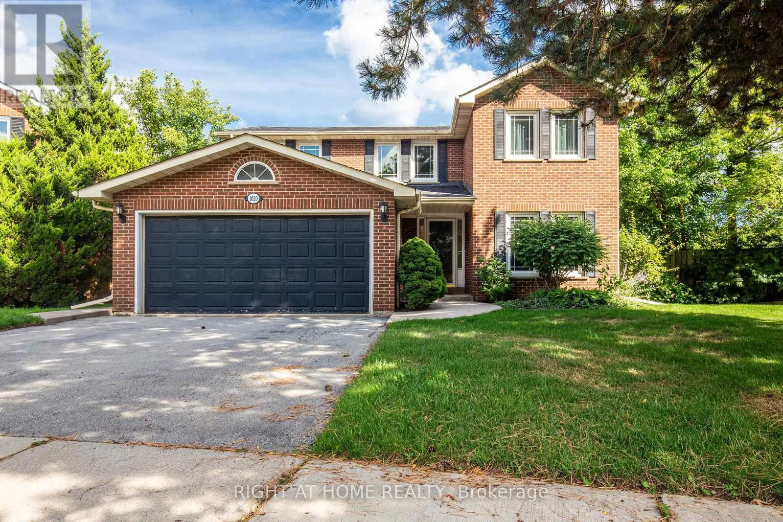 House for rent: 1020 Roxborough Drive, Oakville, Ontario L6M 1E3