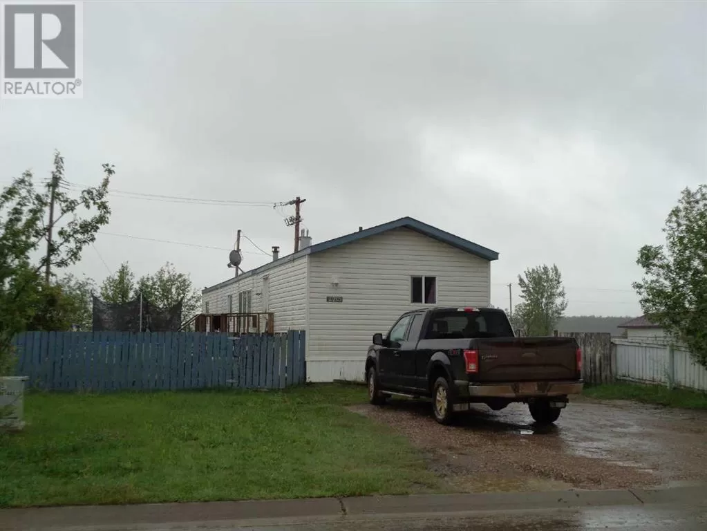 Manufactured Home for rent: 10205 112 Avenue, High Level, Alberta T0H 1Z0