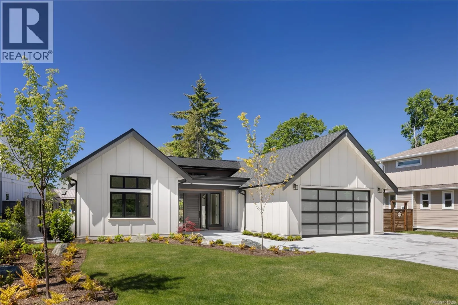 House for rent: 10210 Tsaykum Rd, North Saanich, British Columbia V8L 5T6