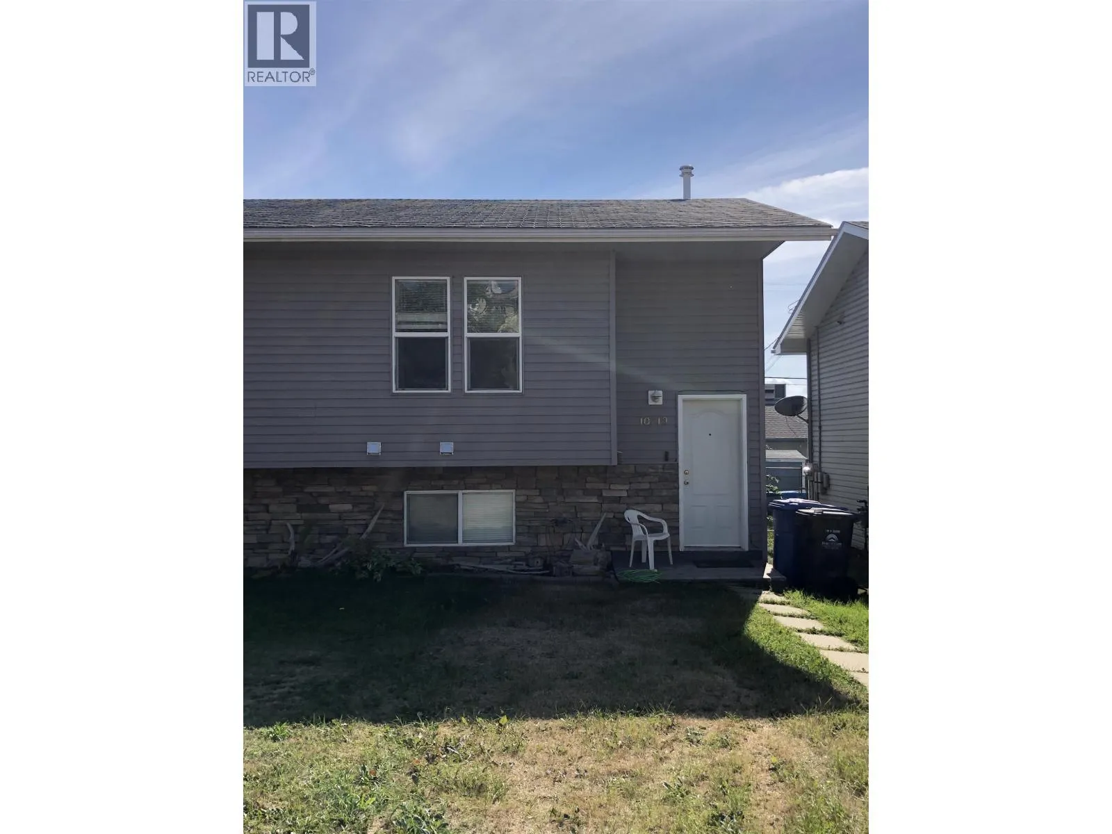 Duplex for rent: 10219 102 Avenue, Fort St. John, British Columbia V1J 2E4