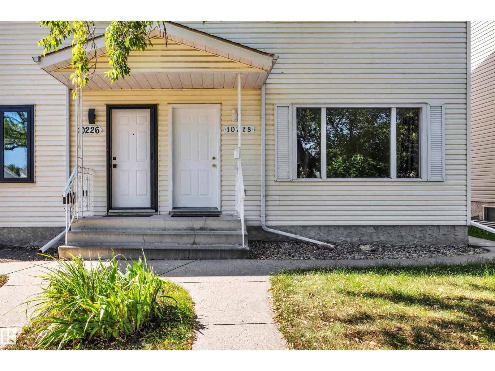 Duplex for rent: 10228 152 St Nw, Edmonton, Alberta T5P 1Y2