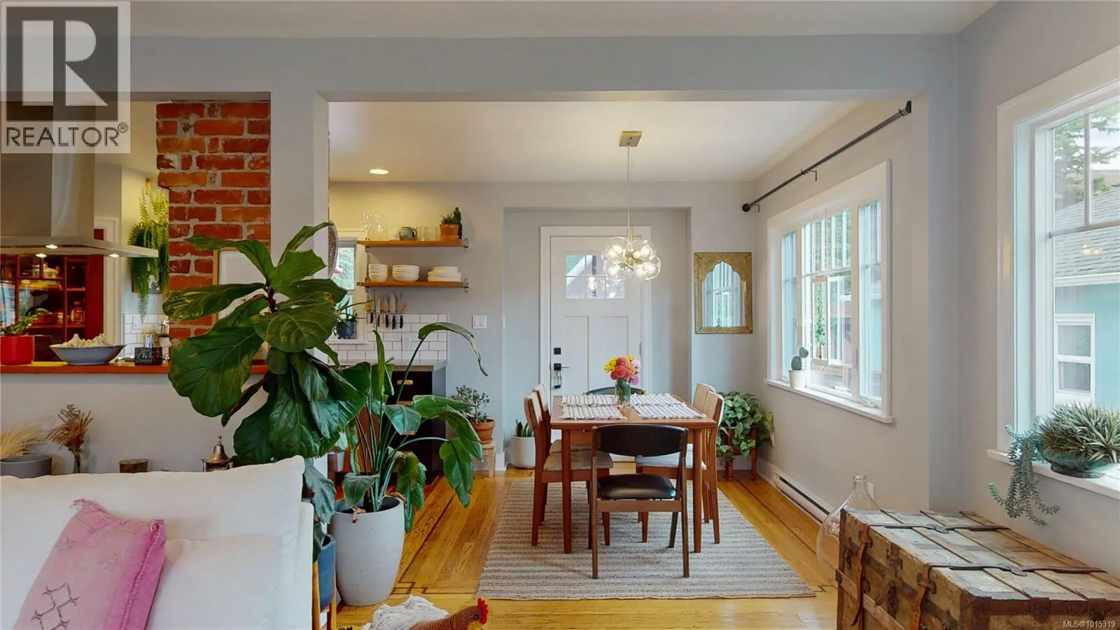 House for rent: 1024 Tolmie Ave, Saanich, British Columbia V8X 2H1