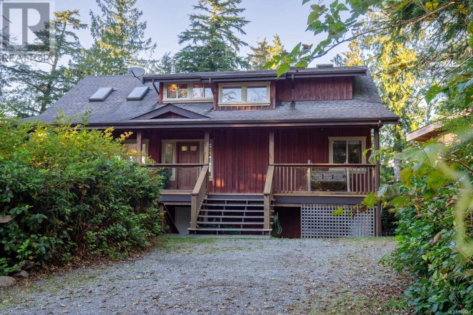 House for rent: 1027 Jensens Bay Rd, Tofino, British Columbia V0R 2Z0