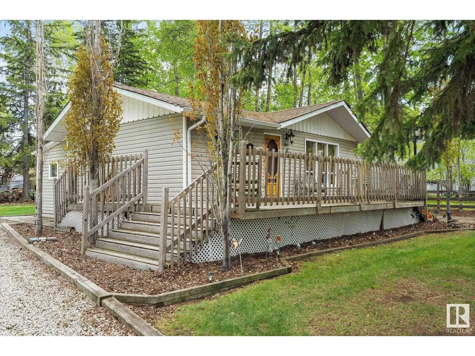 House for rent: 1028-1029 10 St, Rural Lac Ste. Anne County, Alberta T0E 0A2