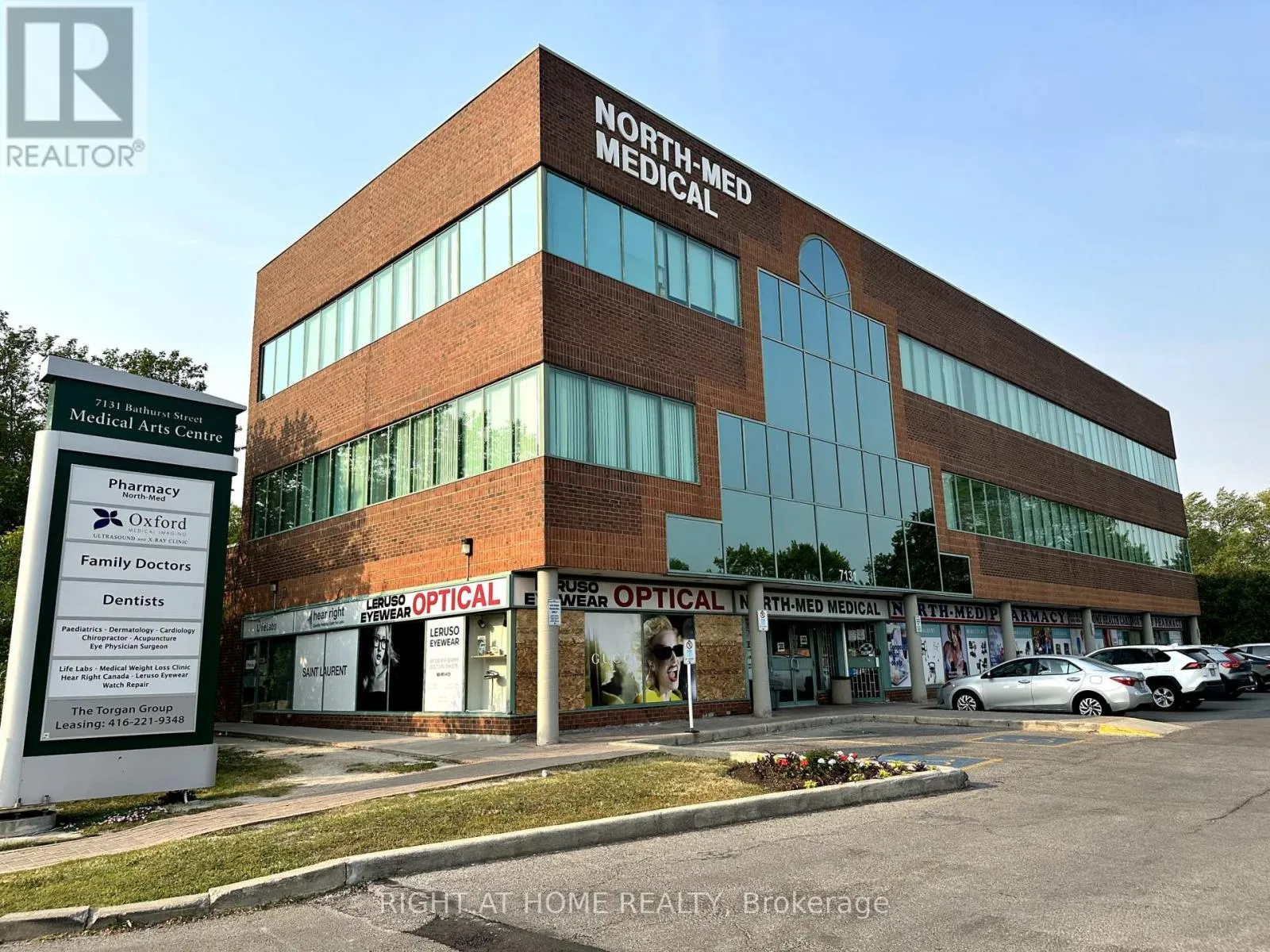 Offices for rent: 102-r1 - 7131 Bathurst Street, Vaughan, Ontario L4J 7Z1