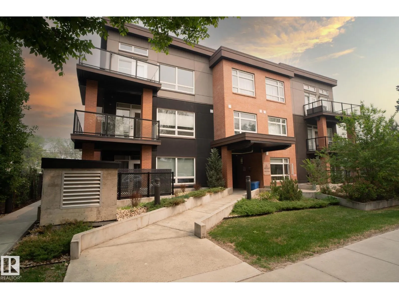 Apartment for rent: #103 10606 84 Av Nw, Edmonton, Alberta T6E 2H6