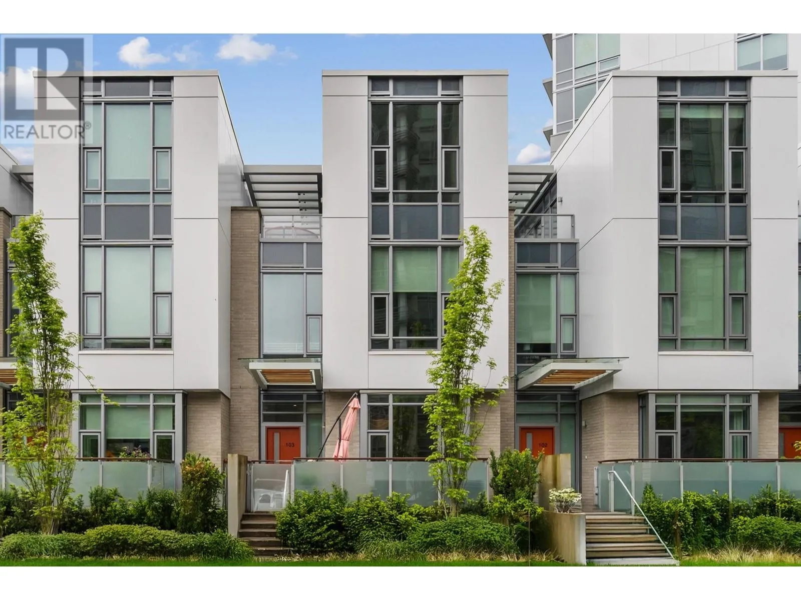 Row / Townhouse for rent: 103 1500 Fern Street, North Vancouver, British Columbia V7J 1H6