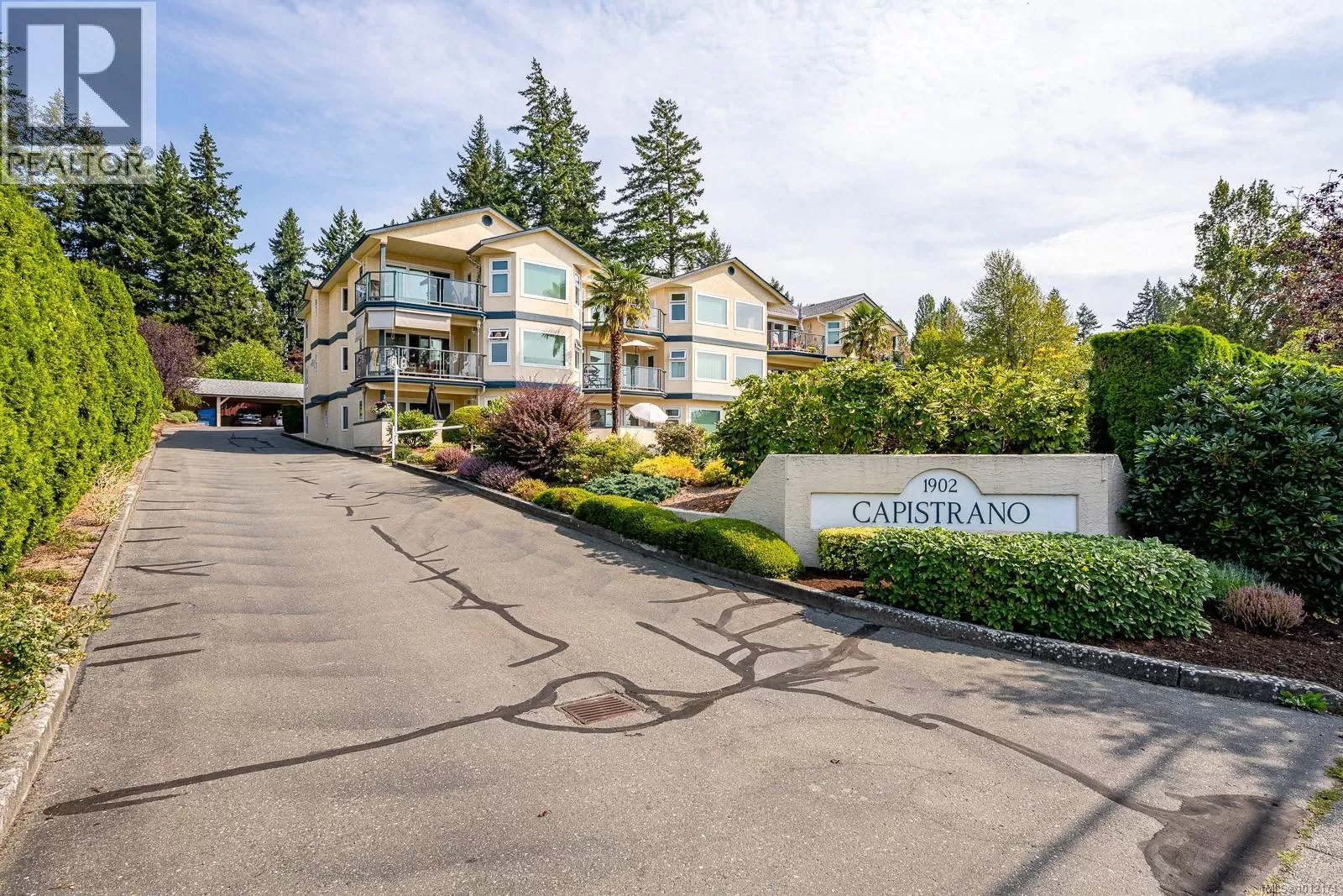 Apartment for rent: 103 1902 Comox Ave, Comox, British Columbia V9M 3M7