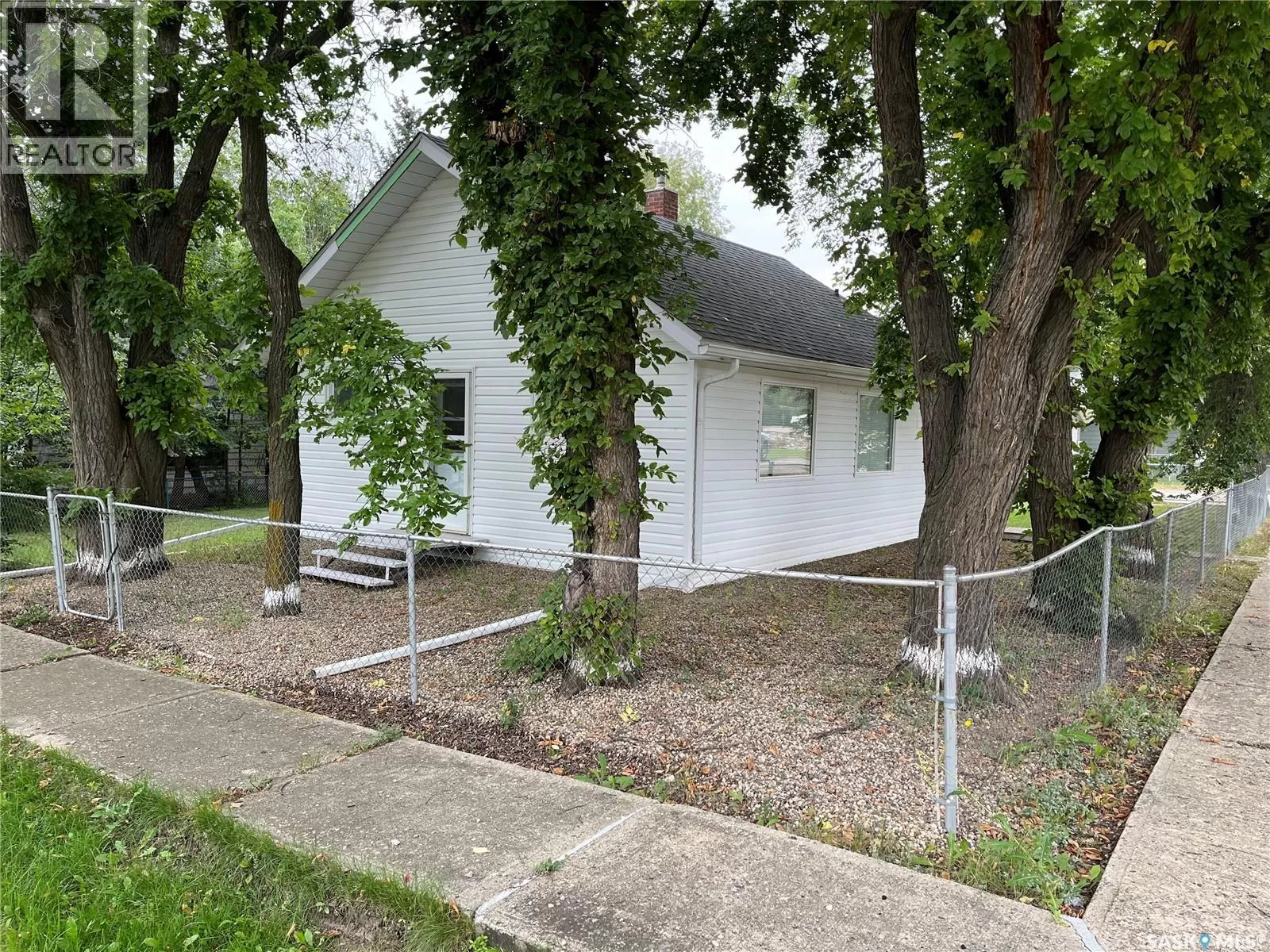 House for rent: 103 4th Avenue E, Lafleche, Saskatchewan S0H 2K0