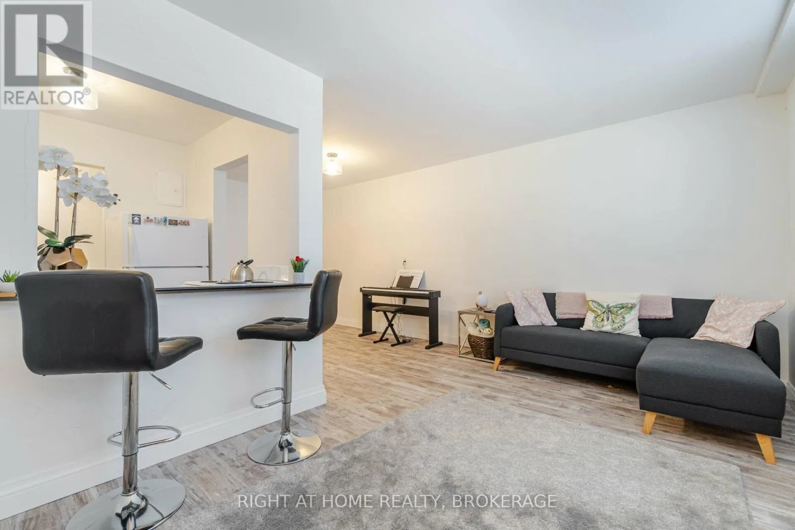 Apartment for rent: 103 - 57 Mericourt Road, Hamilton, Ontario L8S 2N5