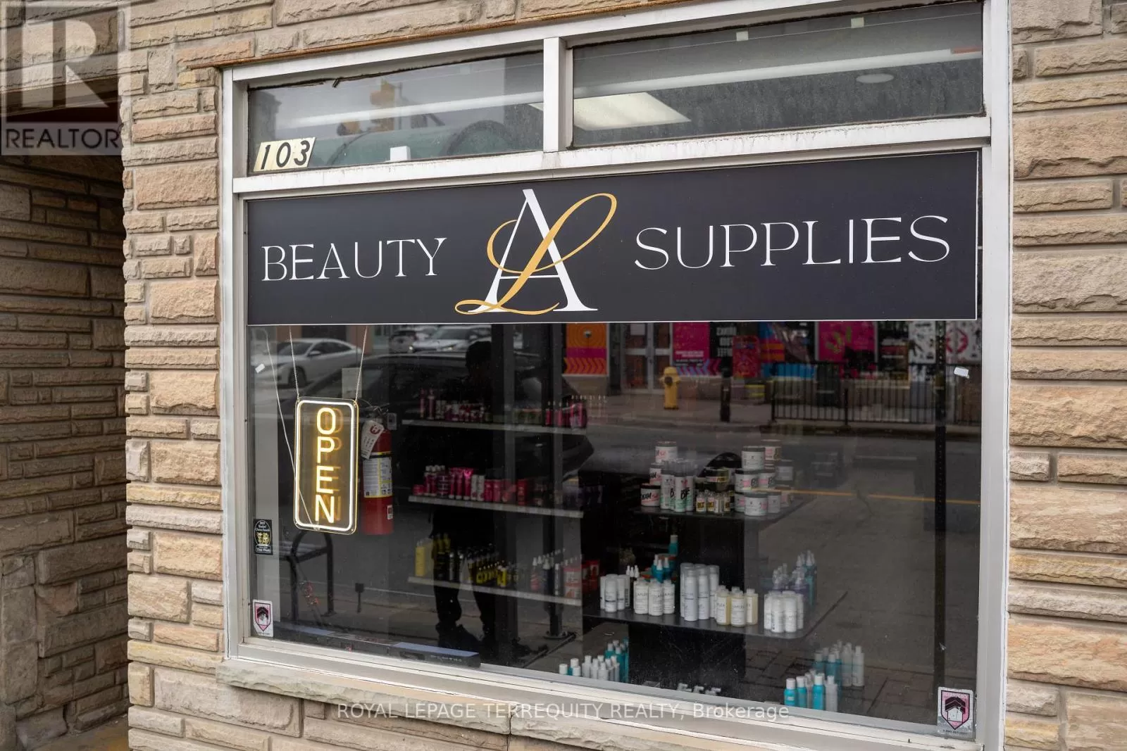 103 Brock Street S, Whitby, Ontario L1N 4J9