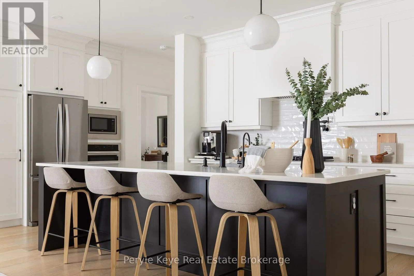 Other for rent: 103 Granite Drive, Huntsville, Ontario P1H 2N5