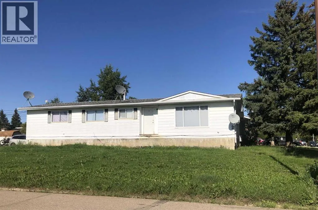 Manufactured Home for rent: 10302 104 Avenue, High Level, Alberta T0H 1Z0