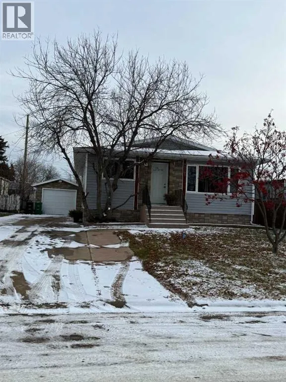 House for rent: 10303 105 Street W, High Level, Alberta T0H 1Z0