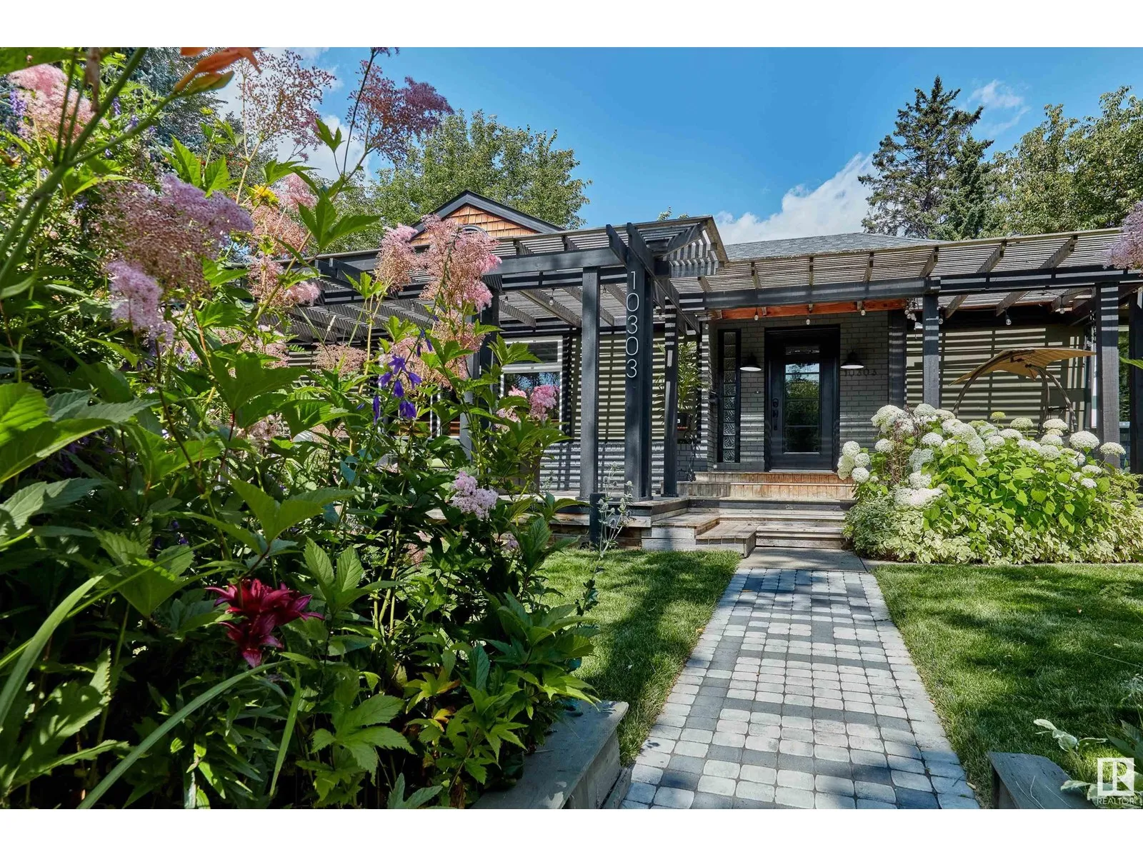 House for rent: 10303 Glenora Cr Nw, Edmonton, Alberta T5N 3J5