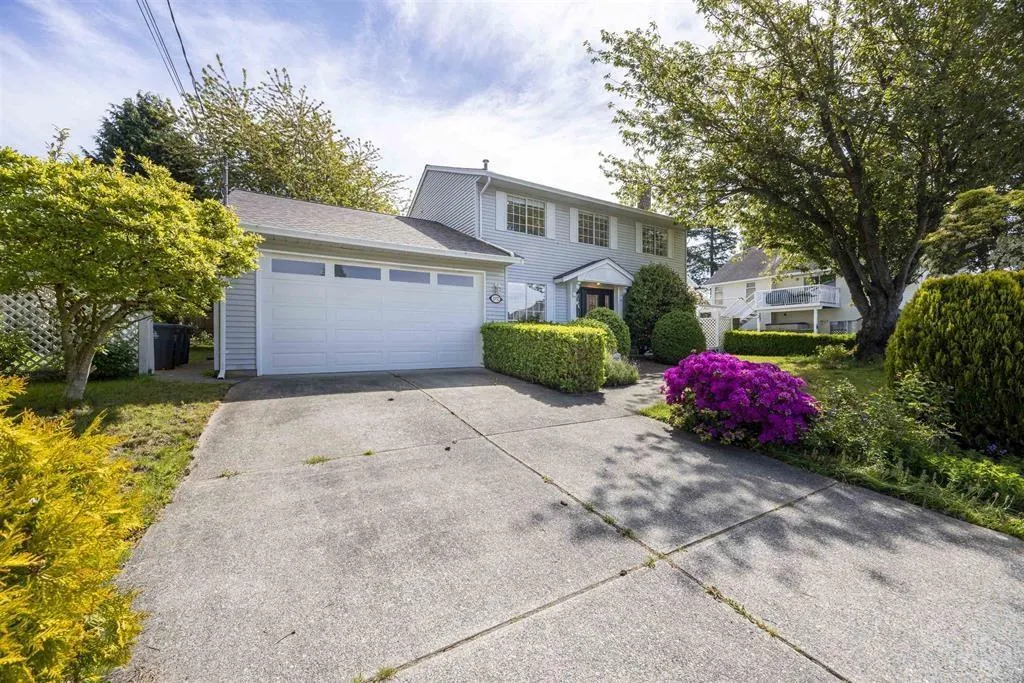 House for rent: 1032 164 Street, Surrey, British Columbia V4A 8R2