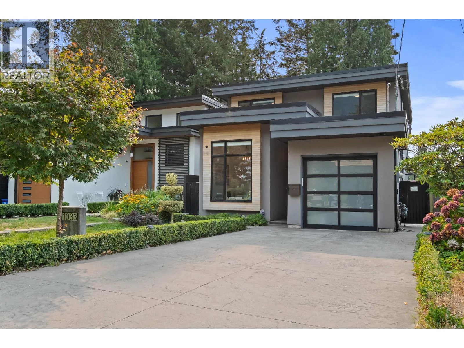 House for rent: 1033 Prospect Avenue, North Vancouver, British Columbia V7R 2M6