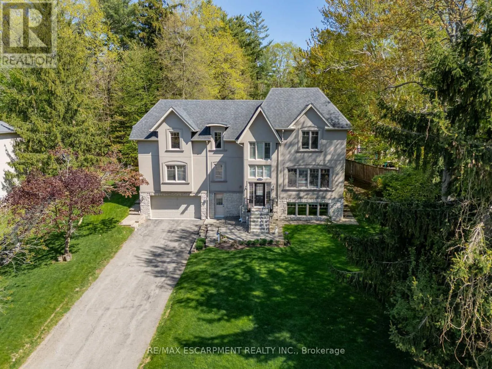 House for rent: 1034 Lakeshore Road W, Mississauga, Ontario L5H 4E8