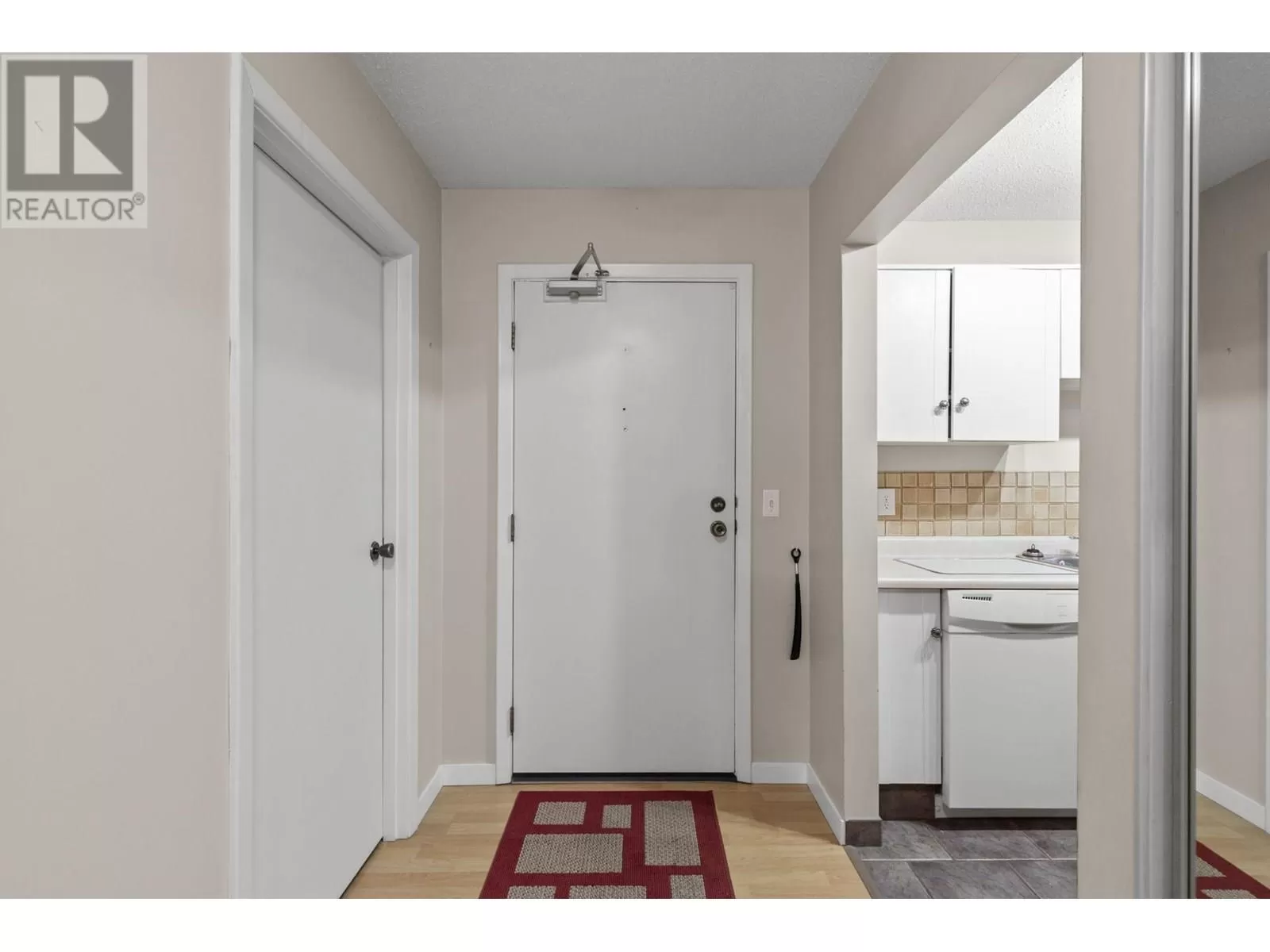 Apartment for rent: 1035 Bernard Avenue Unit# 108, Kelowna, British Columbia V1Y 6P7