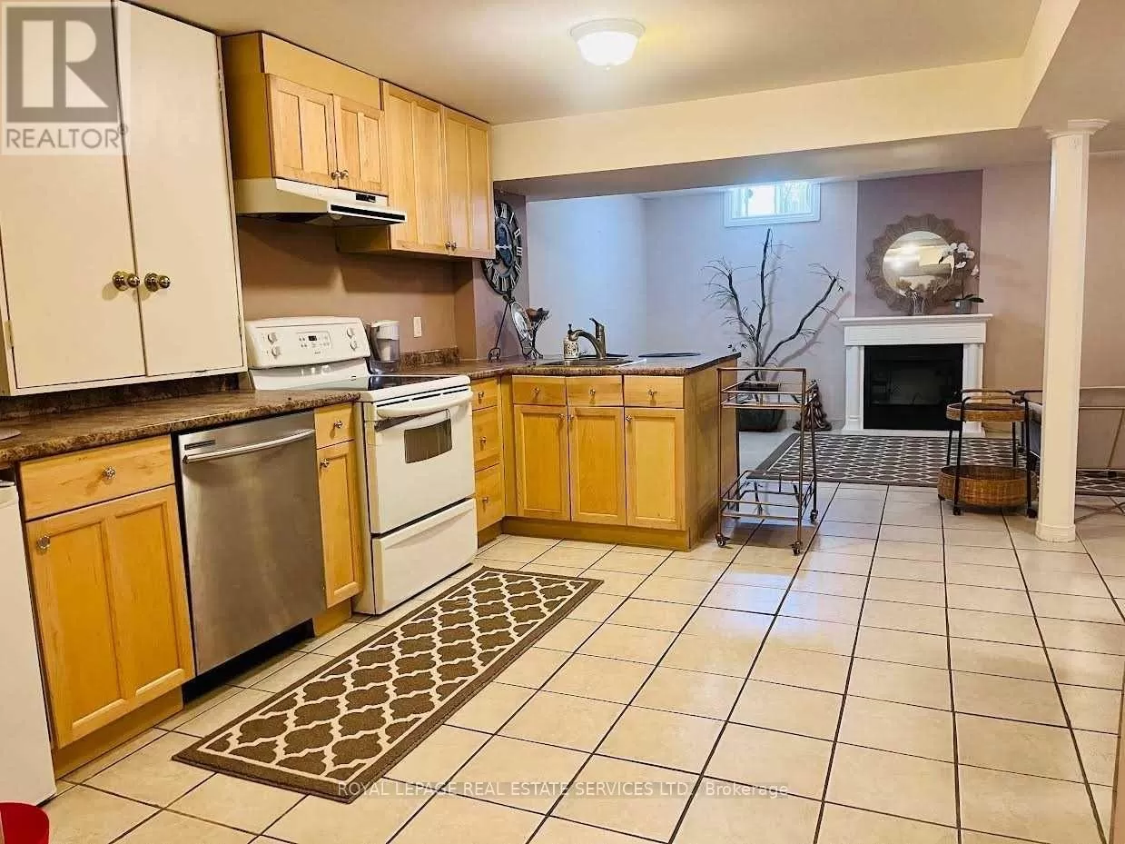 House for rent: 1038 Agram Drive, Oakville, Ontario L6H 7L6