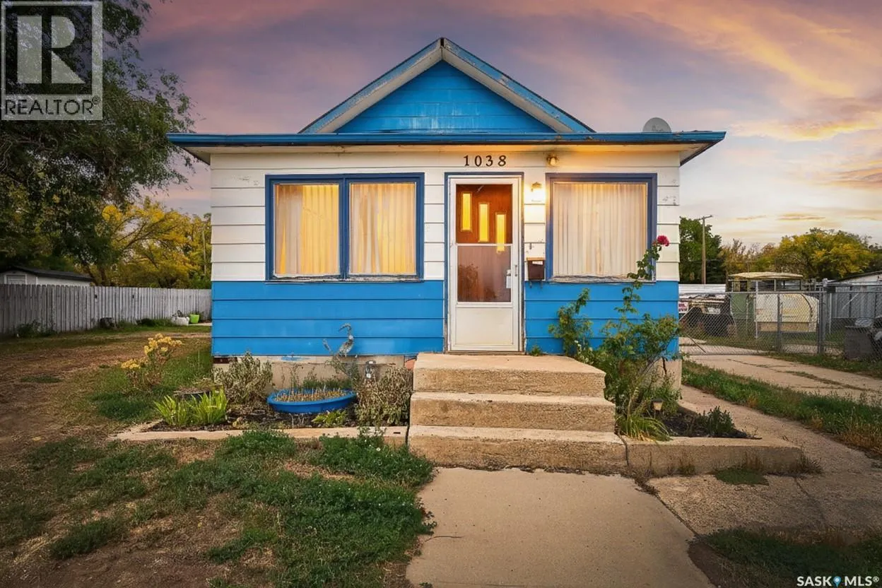 House for rent: 1038 Athabasca Street E, Moose Jaw, Saskatchewan S6H 0N2