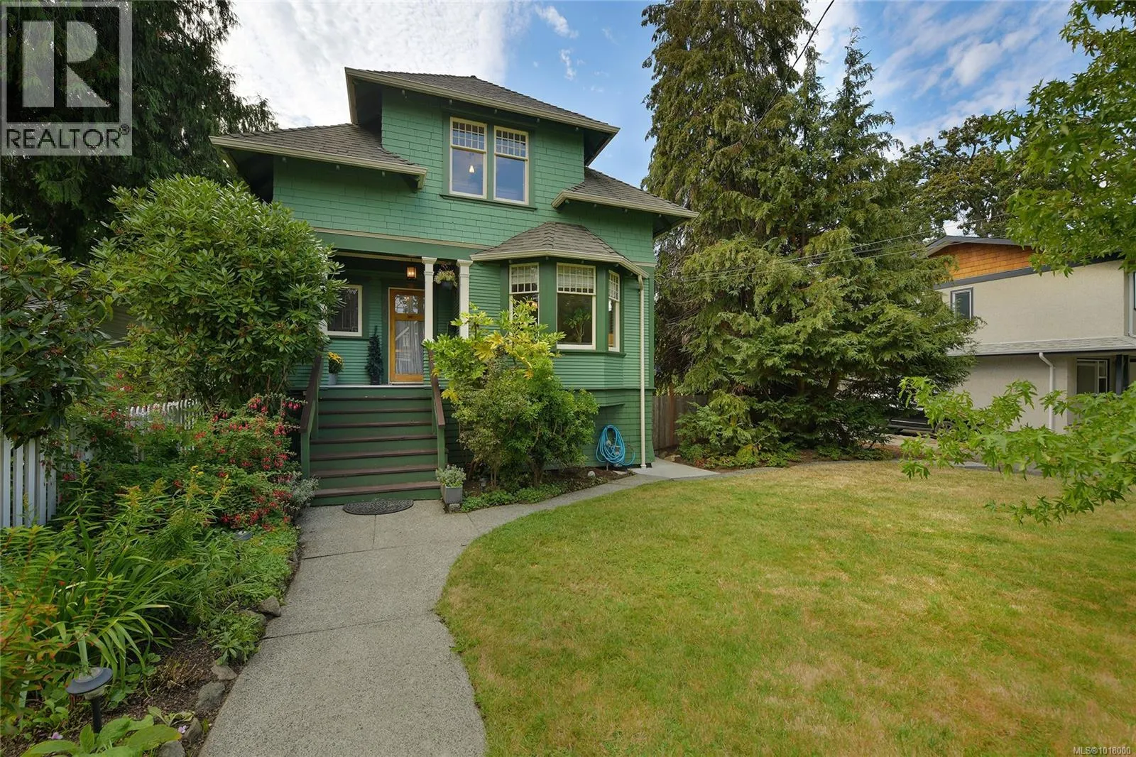 House for rent: 1038 Chamberlain St, Victoria, British Columbia V8S 4B9