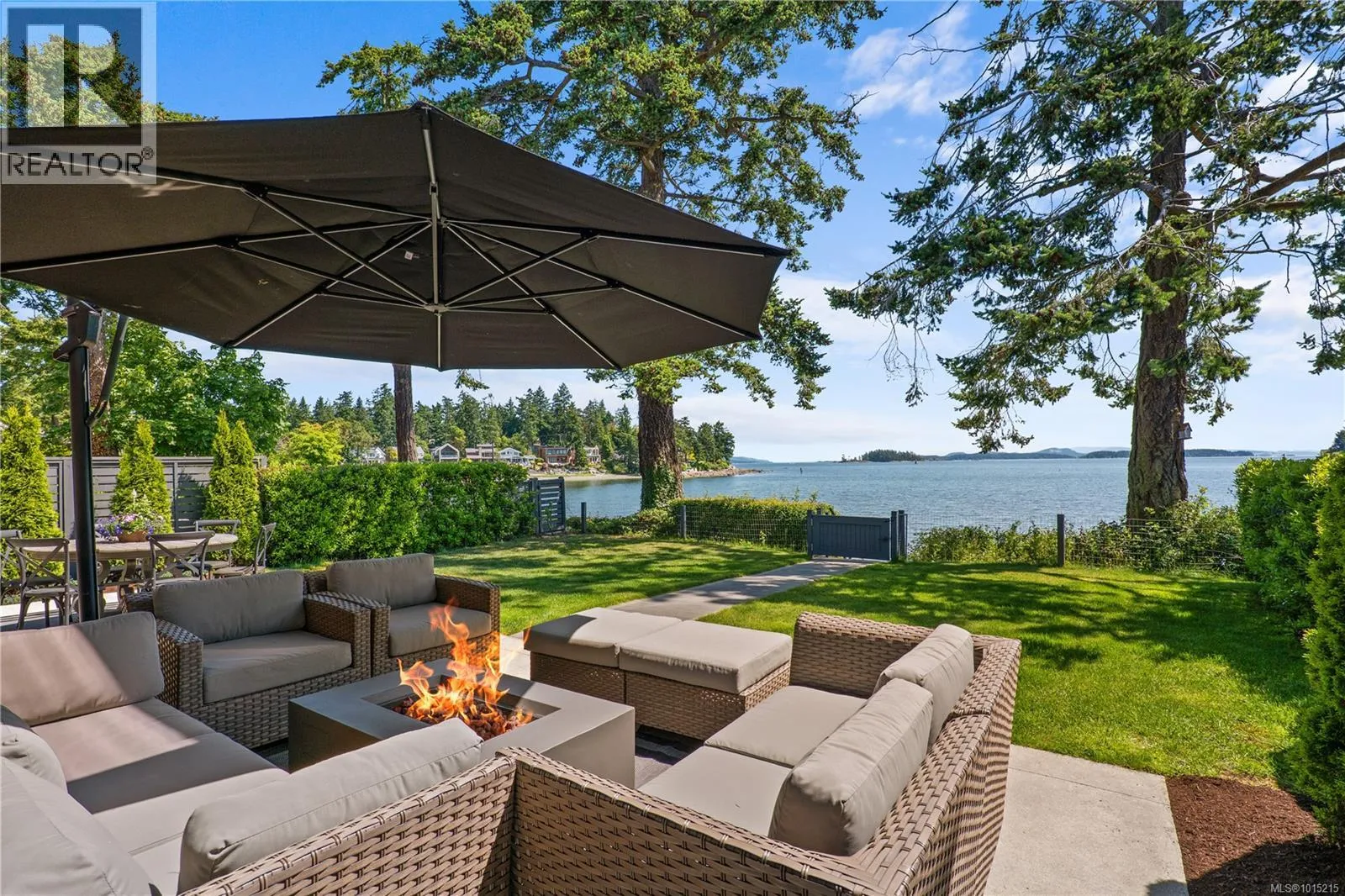 House for rent: 10383 Allbay Rd, Sidney, British Columbia V8L 2N8