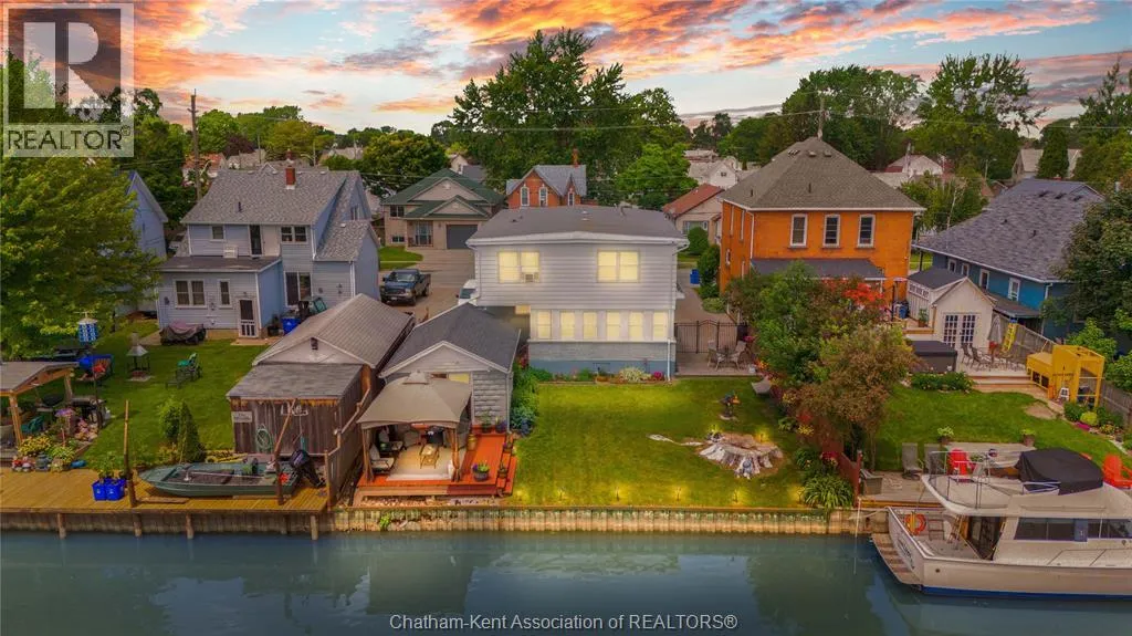 Duplex for rent: 1039 James Street, Wallaceburg, Ontario N8A 2P9