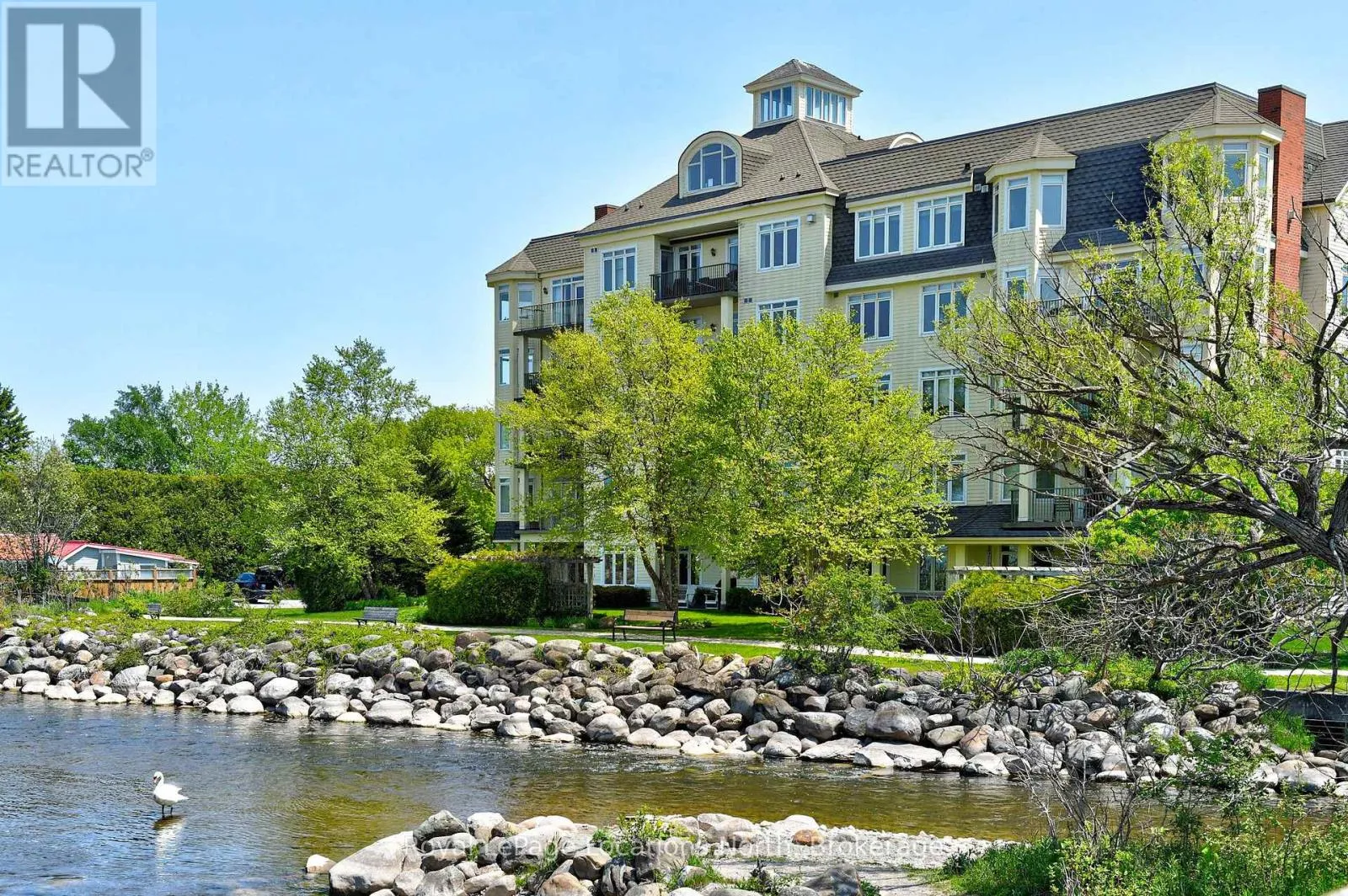 Apartment for rent: 104 - 10 Bay Street E, Blue Mountains, Ontario N0H 2P0