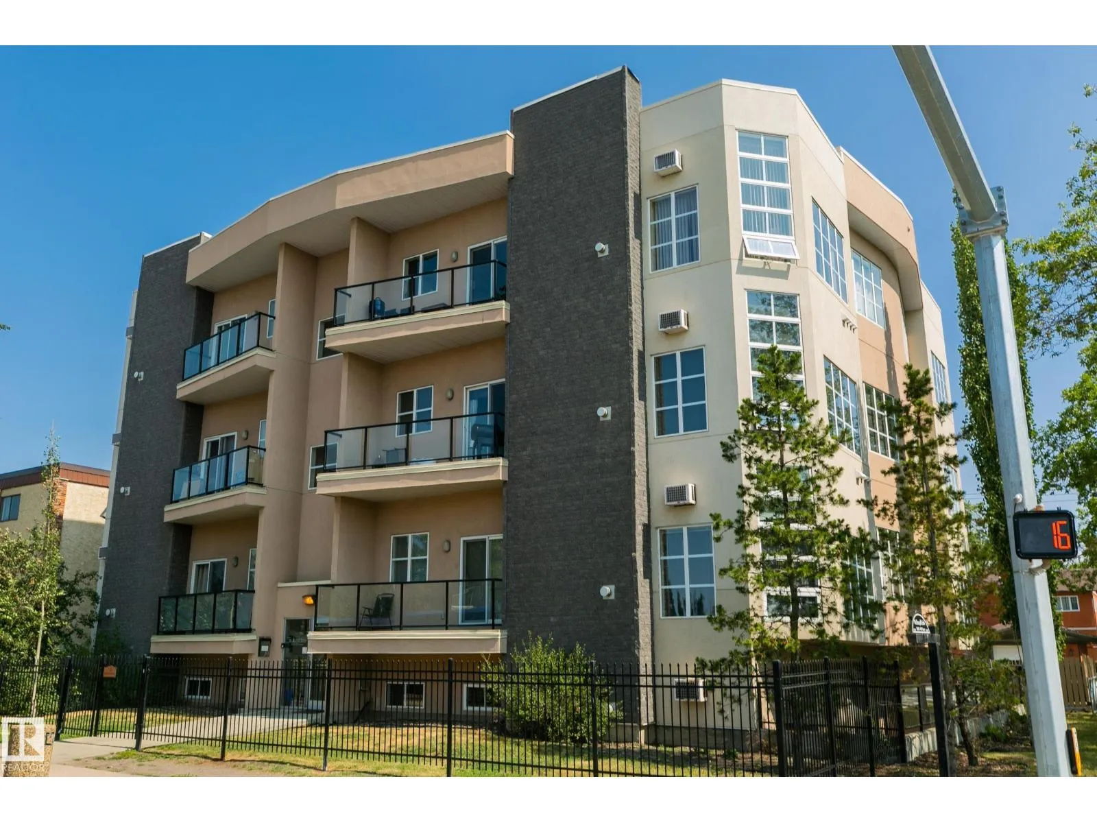 Apartment for rent: #104 10905 109 St Nw, Edmonton, Alberta T5H 3C2