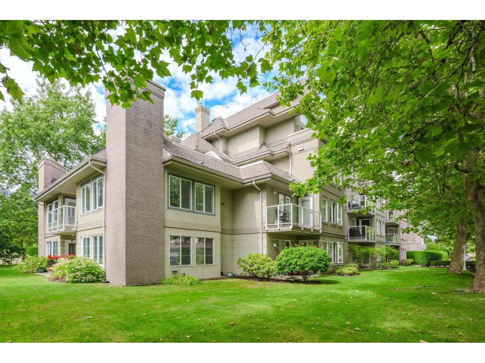 Apartment for rent: 104 12155 75a Avenue, Surrey, British Columbia V3W 1B9