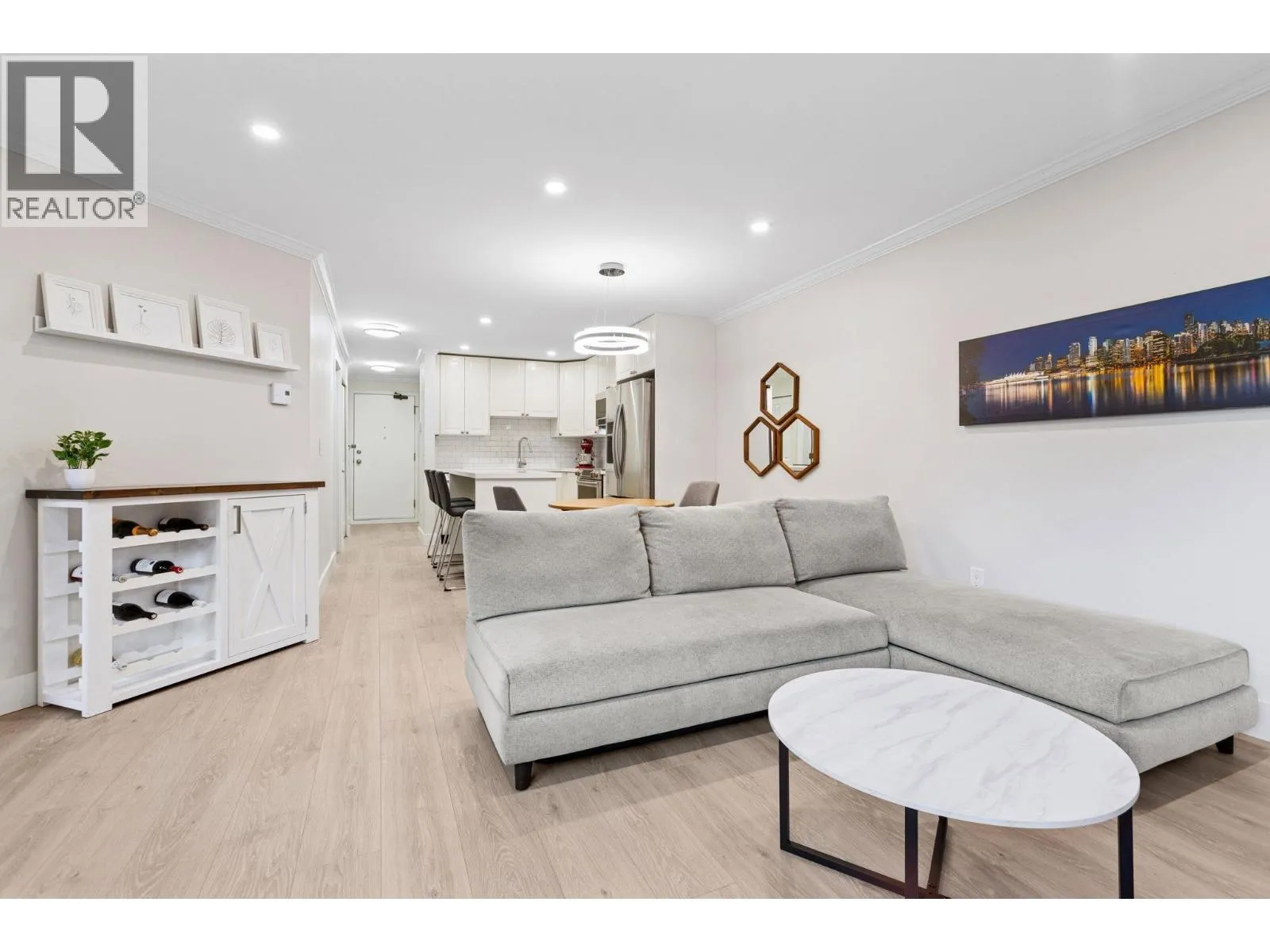 Apartment for rent: 104 1365 W 4th Avenue, Vancouver, British Columbia V6H 3Y8