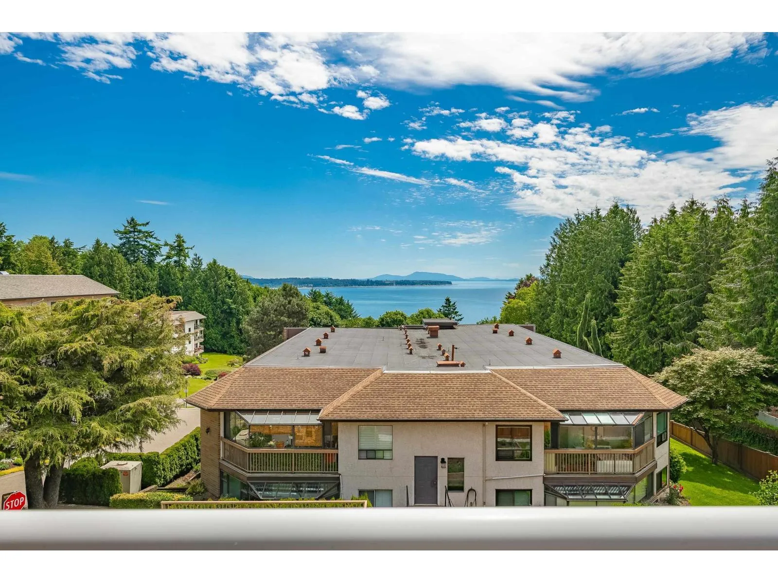 Row / Townhouse for rent: 104 14934 Thrift Avenue, White Rock, British Columbia V4B 2J9