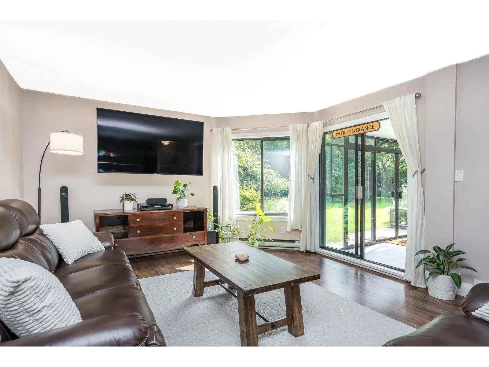 Apartment for rent: 104 1520 Vidal Street, Surrey, British Columbia V4B 3T7